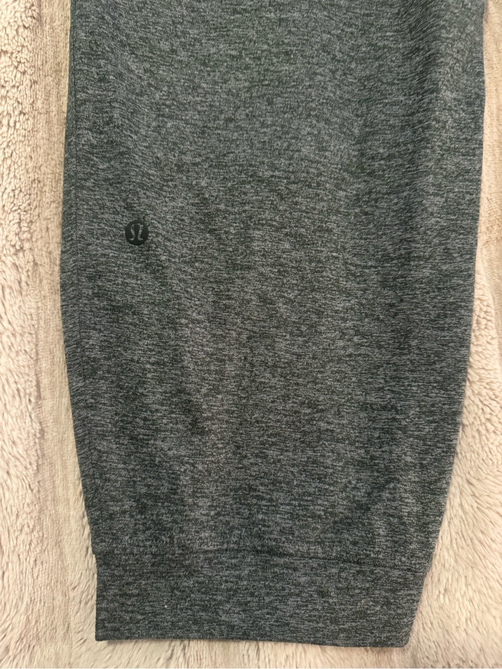 lululemon athletica Heathered Rainforest Green joggers,mid rise, cropped size 10